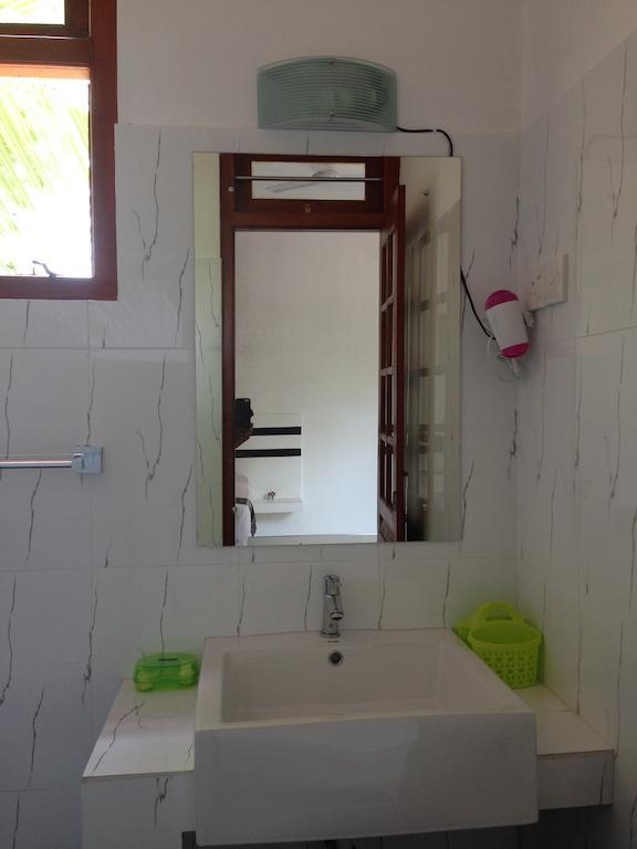 The Fence Bed & Breakfast Bentota Luaran gambar